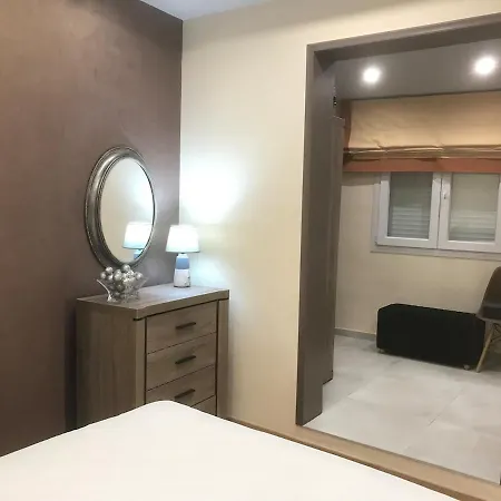 στο κέντρο της πόλης Thebes